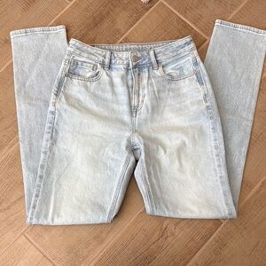 American Eagle Light Wash Strigid Mom Jeans